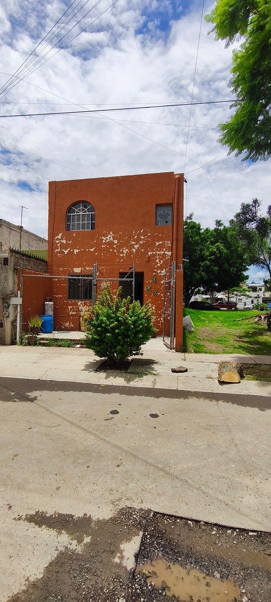 Casa en Venta en Esquina y junto al área verde en Santa Fé, Tlajomulco!