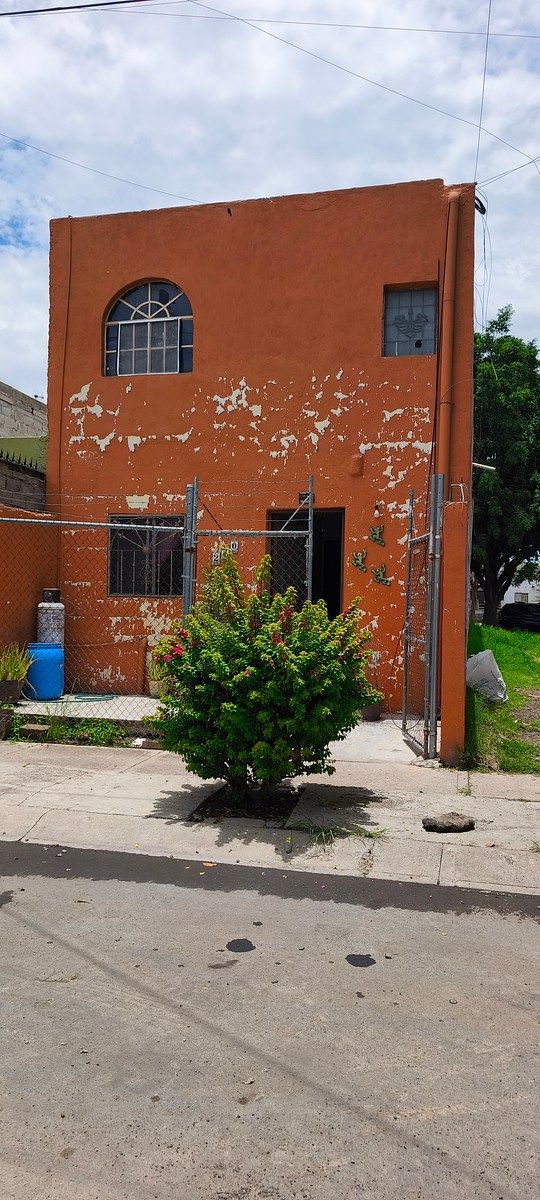 Casa en Venta en Esquina y junto al área verde en Santa Fé, Tlajomulco! - foto 2