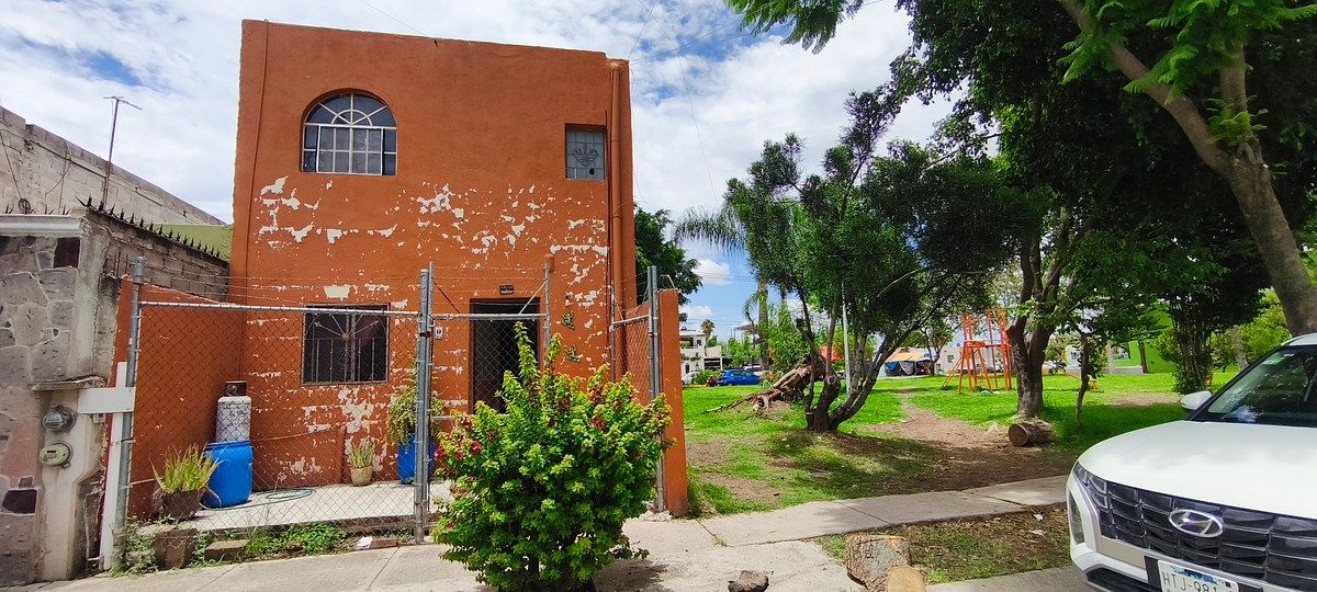 Casa en Venta en Esquina y junto al área verde en Santa Fé, Tlajomulco! - foto 3