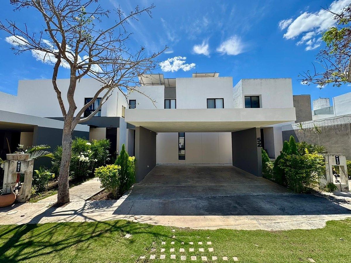 Casa en Venta en Privada "5 Habitaciones" En Palta 152, Cholul Mérida, foto 1 de 30