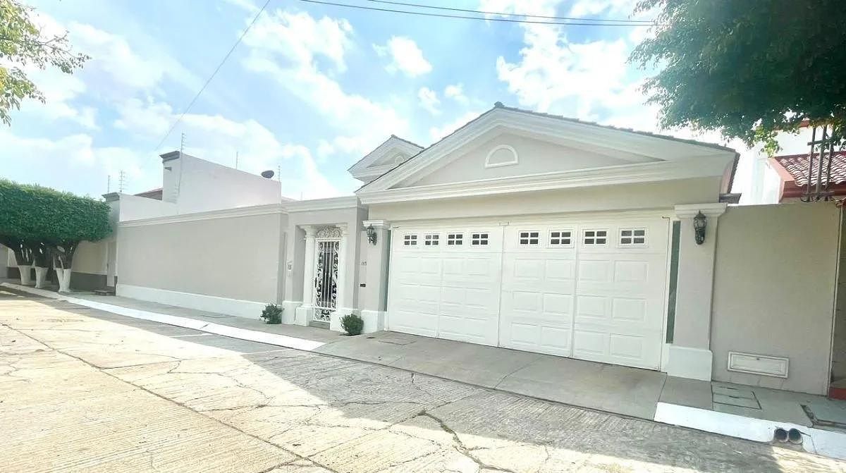 Residencia en Venta en Fraccionamiento Arboledas, foto 1 de 35