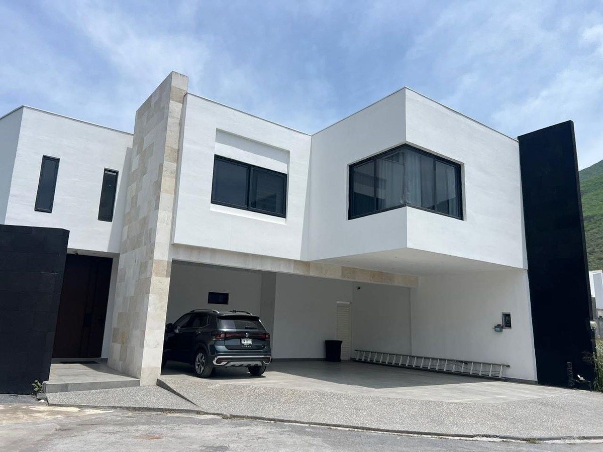CASA EN VENTA LADERAS ABEDUL, photo 1 of 11