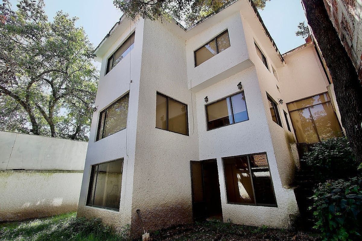 Casa amplia y funcional con jardín en Jardines en la Montaña, foto 1 de 35