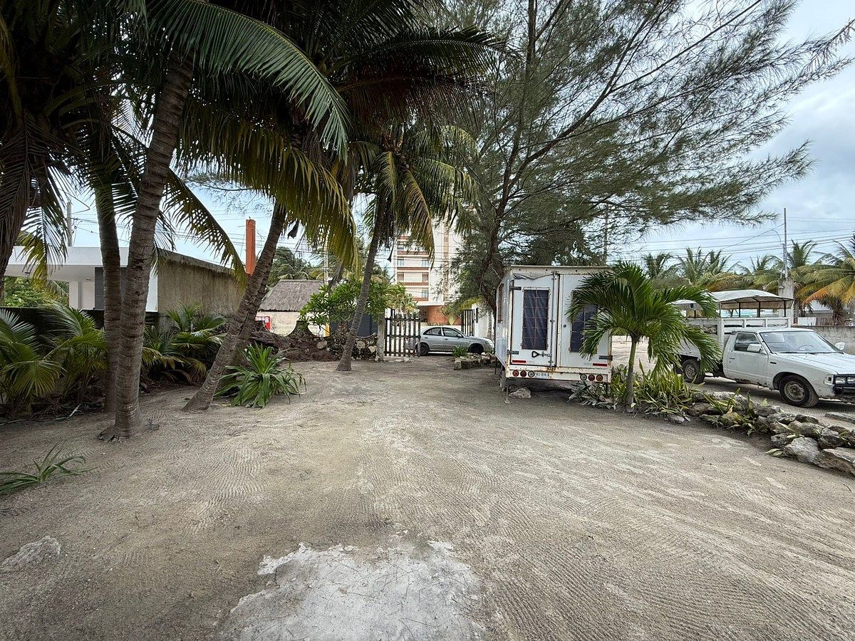 🏖️🌞 TERRENO EN SEGUNDA FILA PLAYA DE CHICXULUB, ENTRADA MAREA 🌴 🐠, foto 1 de 16