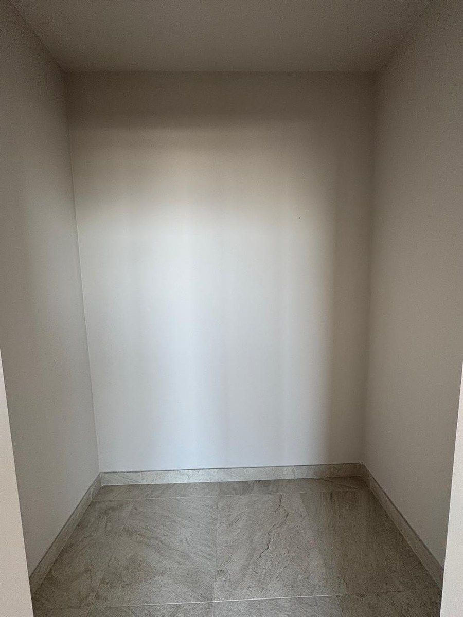 Closet, photo 14 of 15