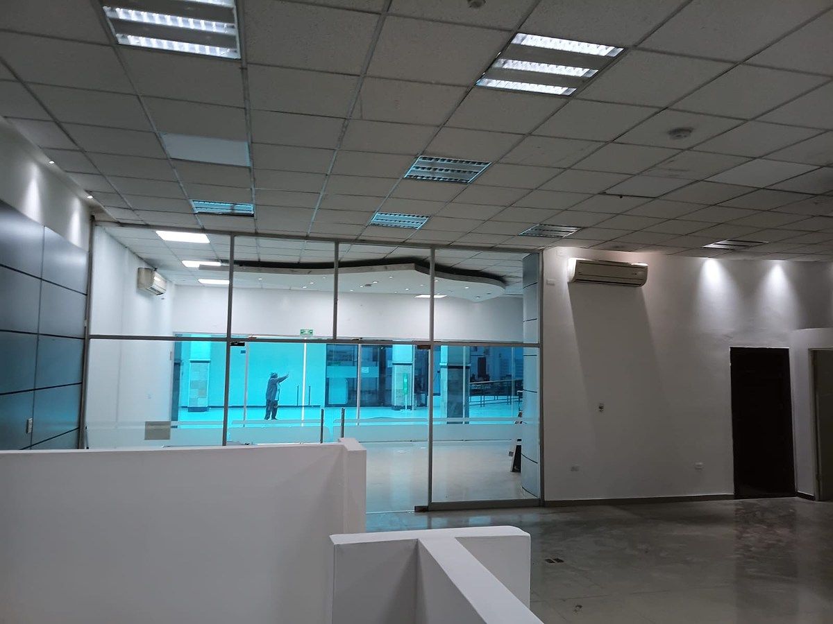 Interior del local, foto 5 de 17