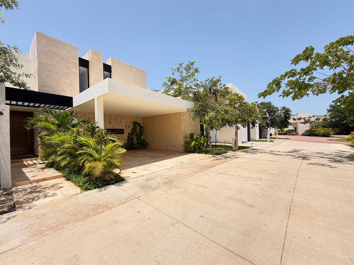Casa en venta de 4 recámaras en privada en Cholul, Mérida, Yucatán, foto 1 de 38