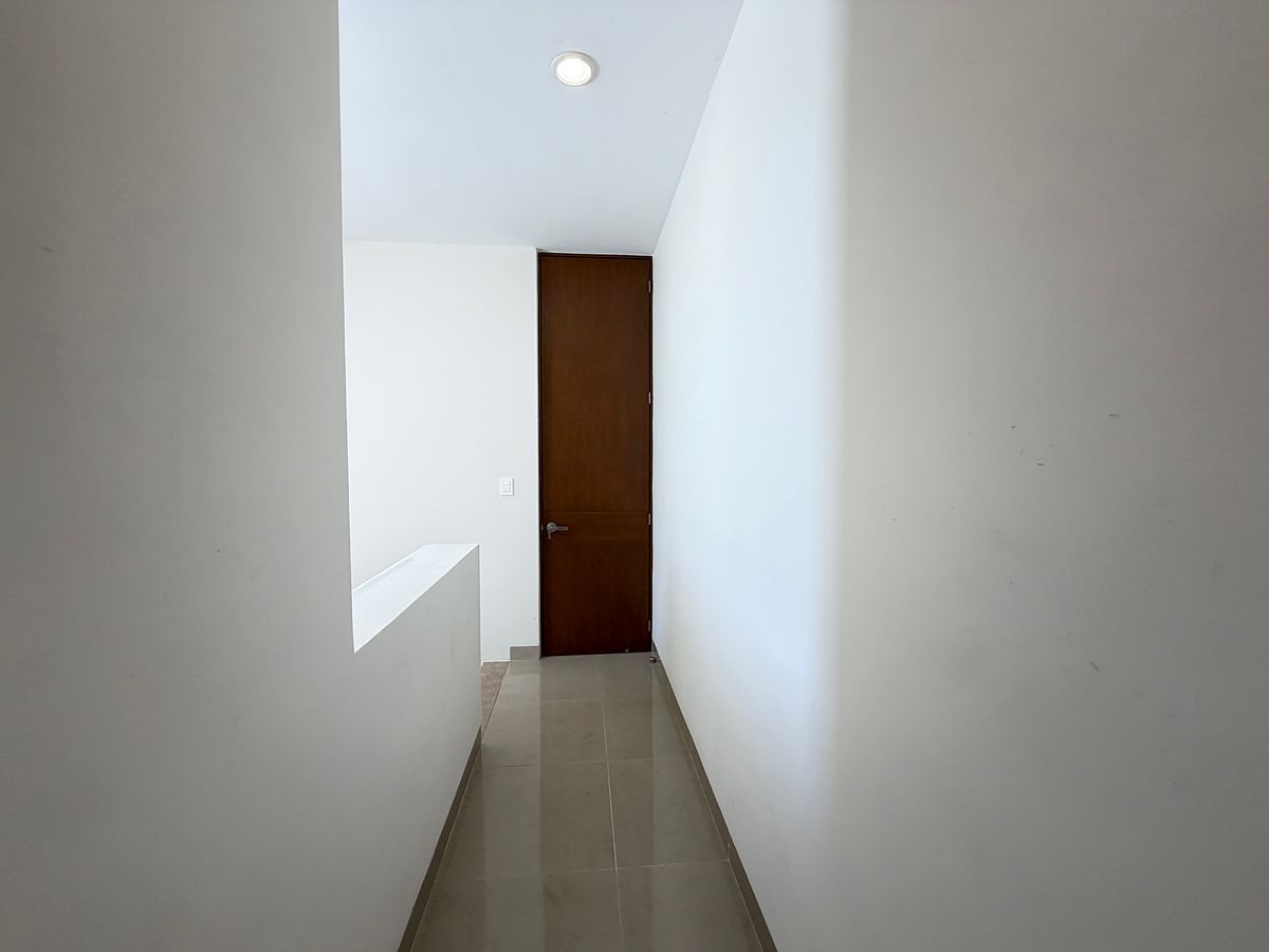 Closet de Blancos, Planta Alta, foto 22 de 38