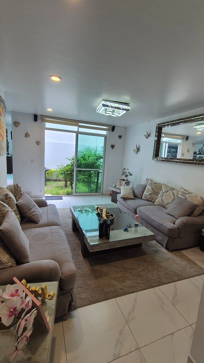Casa moderna en venta en Paseos Churubusco frente a un parque - foto 1