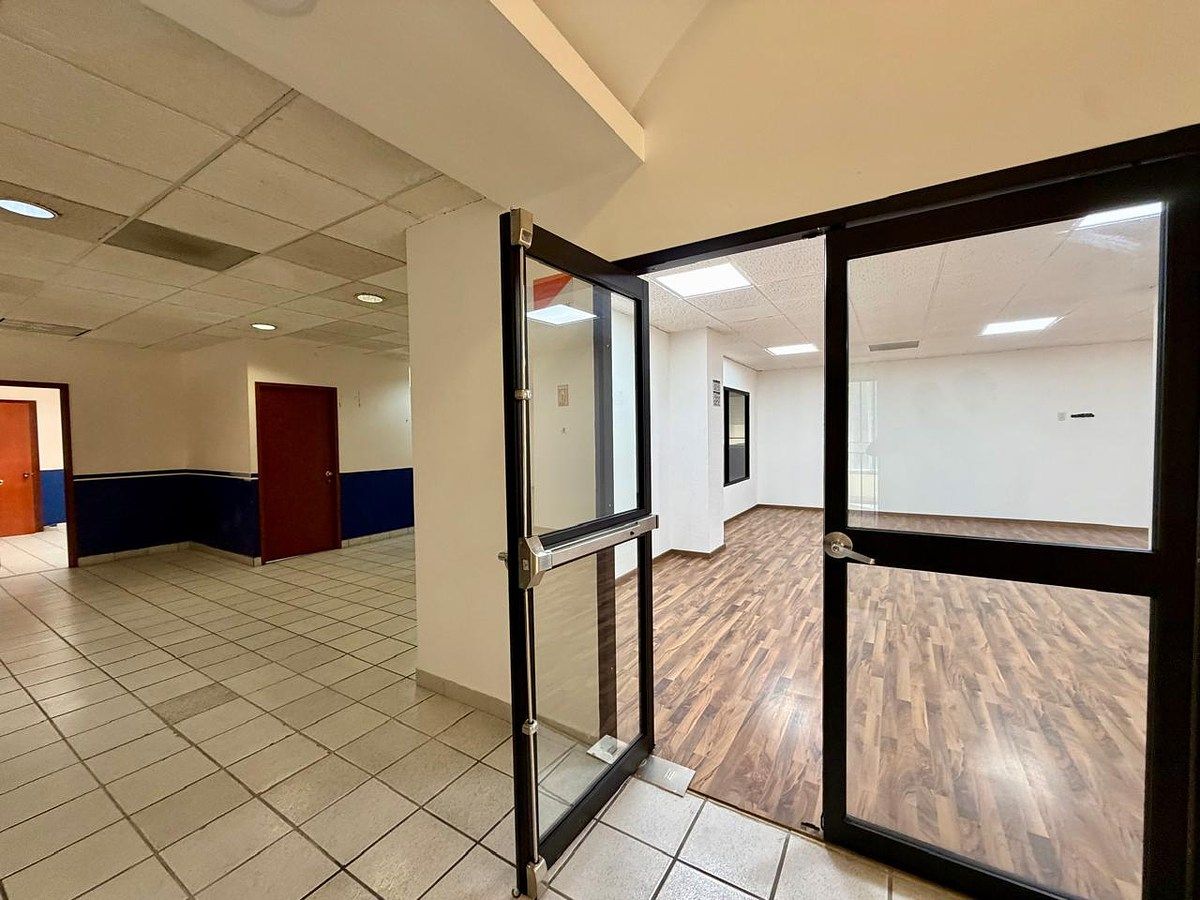 Sala Comercial em Lomas de Providencia, Guadalajara, foto 20 de 38