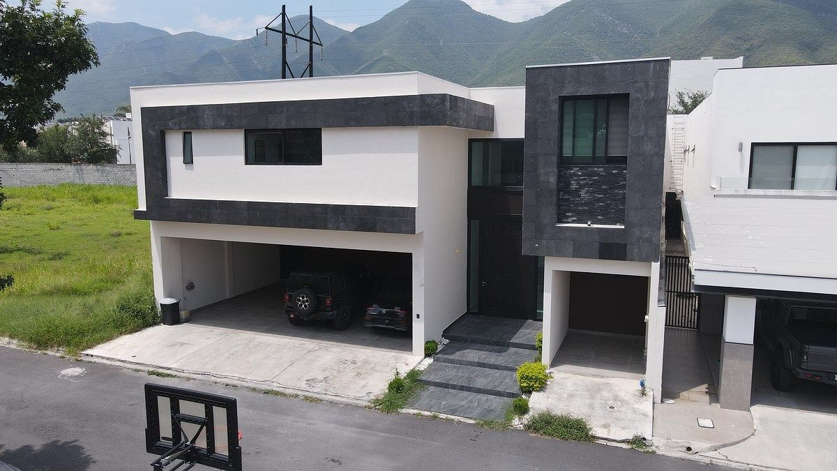 Casa de Lujo en Venta de 5 Recámaras, Alberca y Spa en El Uro, foto 1 de 17