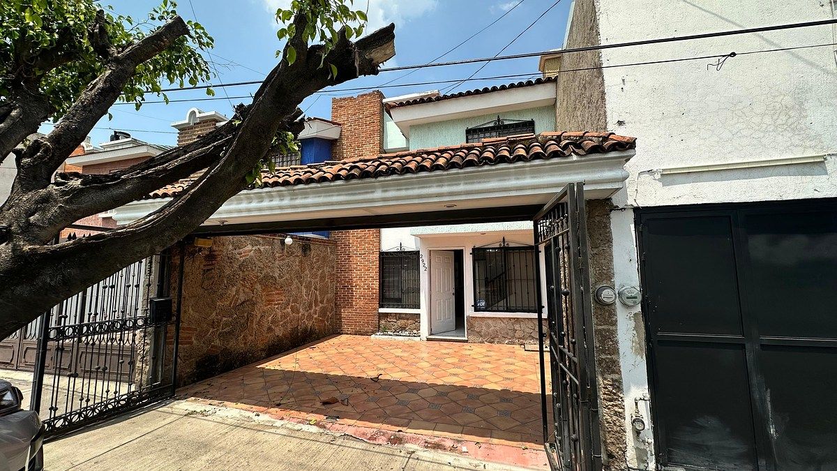 Casa en Venta sobre Av. Valdepeñas, photo 1 of 15