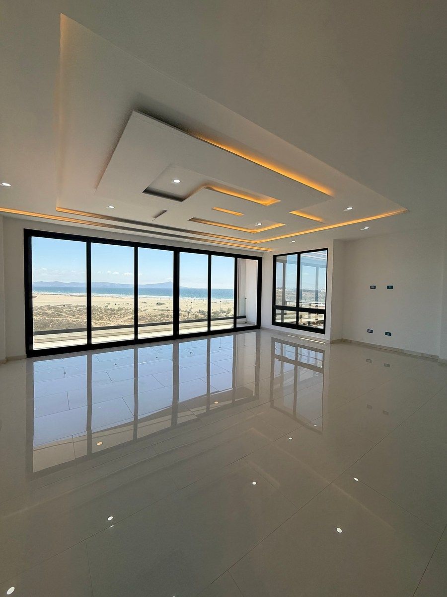 RENTA DE HERMOSO PENTHOUSE AMUEBLADO DE 2 RECÁMARAS EN CON VISTA AL MAR., foto 1 de 32