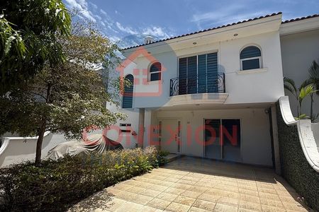 Casa en Renta condominio  San Martín del Tajo