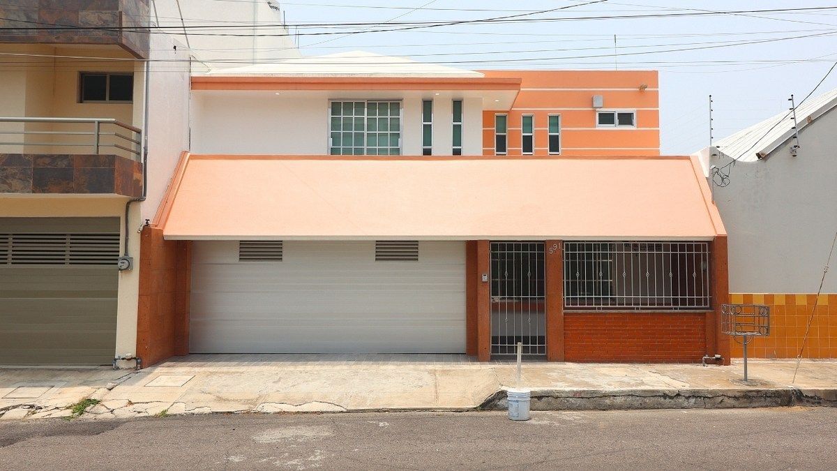 Fachada | Casa en Venta en Jardines de Mocambo, photo 1 of 34