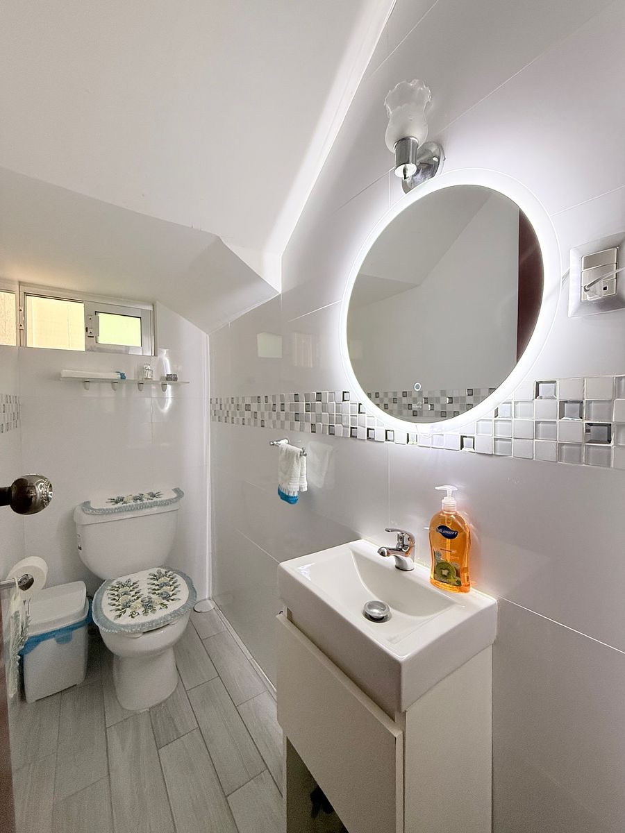 Medio baño en PB, photo 7 of 34