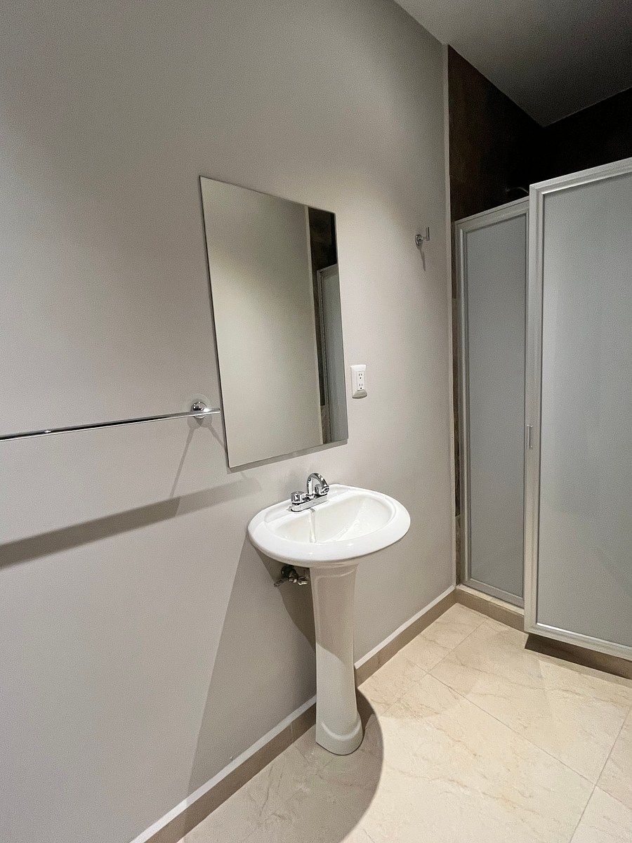 Baño de servicio, foto 25 de 26