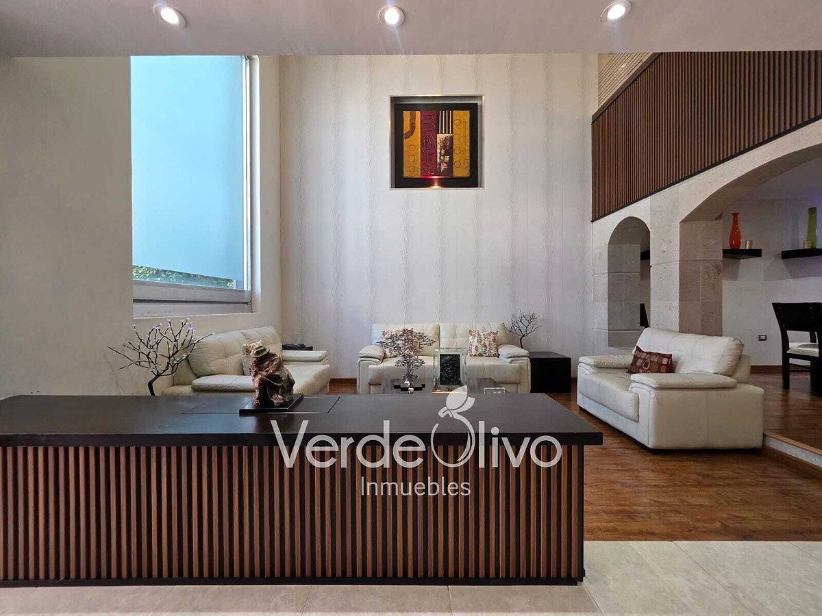 Venta casa en Centro Sur. Vigilancia, alberca. Cerca Hospital Ángeles Qro., foto 1 de 24