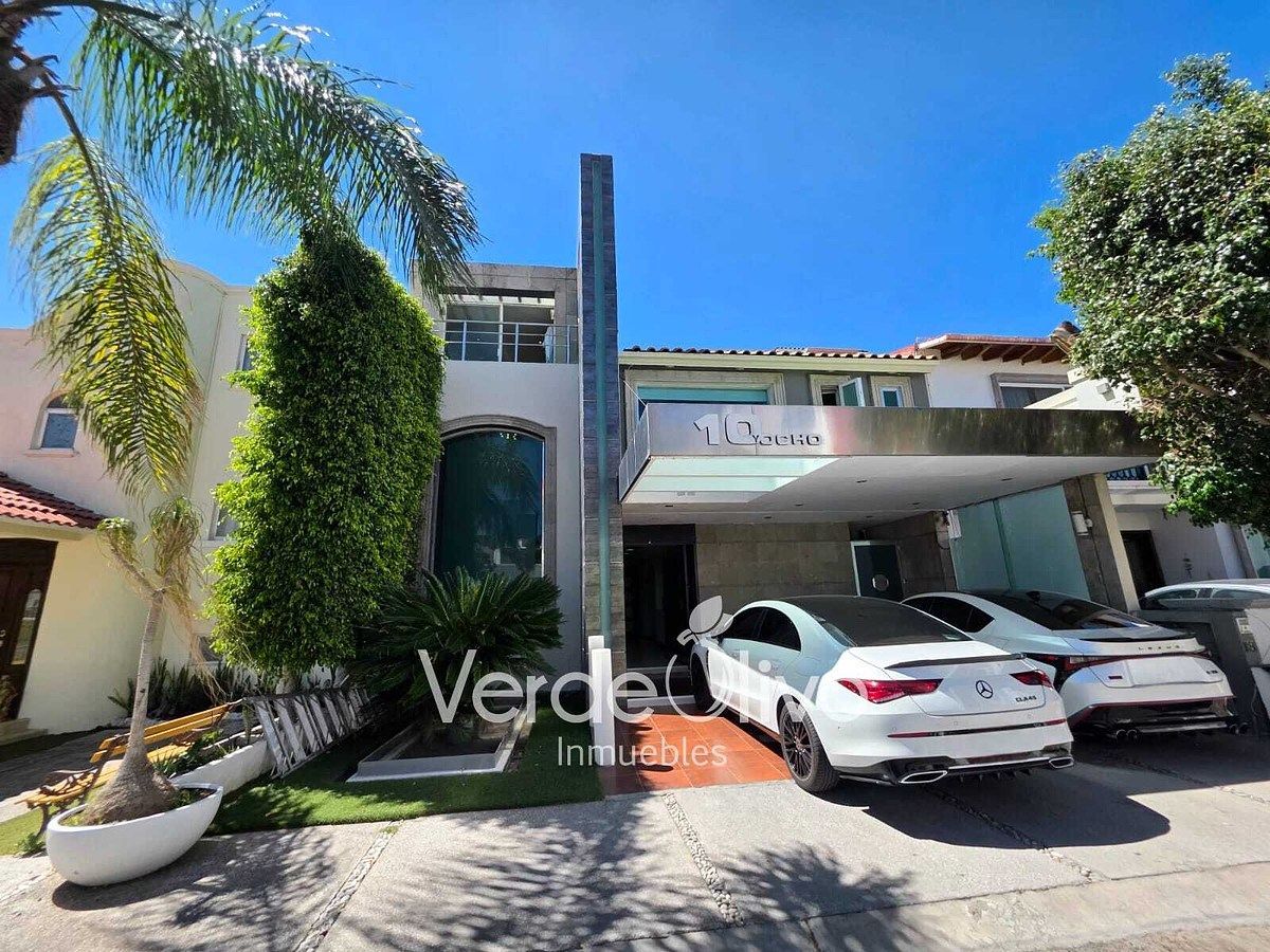 Venta casa en Centro Sur. Vigilancia, alberca. Cerca Hospital Ángeles Qro., foto 1 de 24