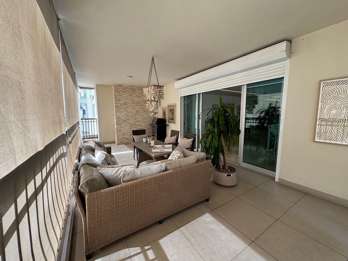 Apartartamento uno por nivel en la mejor calle de Naco, foto 1 de 32