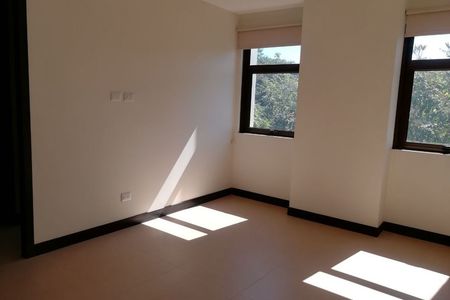 En venta moderno apartamento de 3 habitaciones en 2° nivel en Puerta