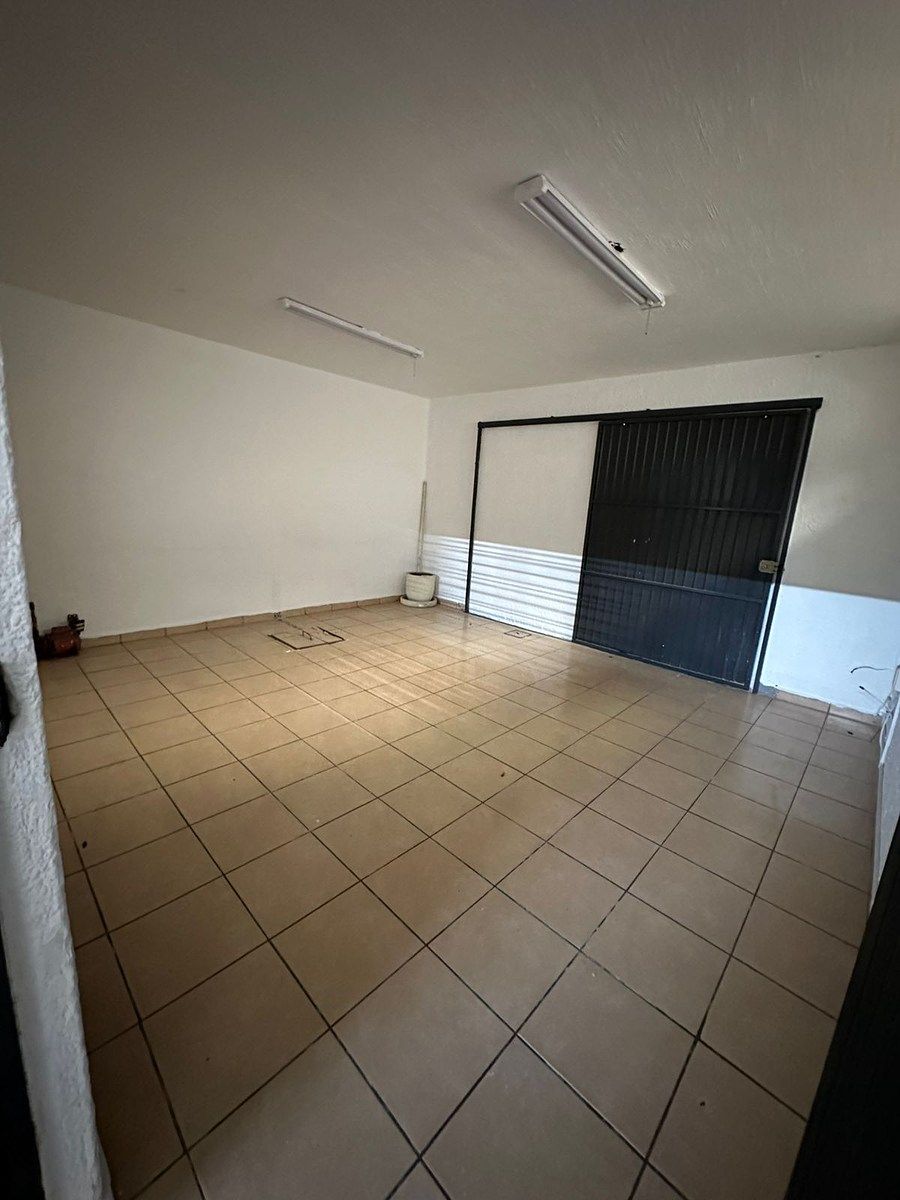 Bodega comercial en Rinconada de La Arboleda, Guadalajara, foto 3 de 13
