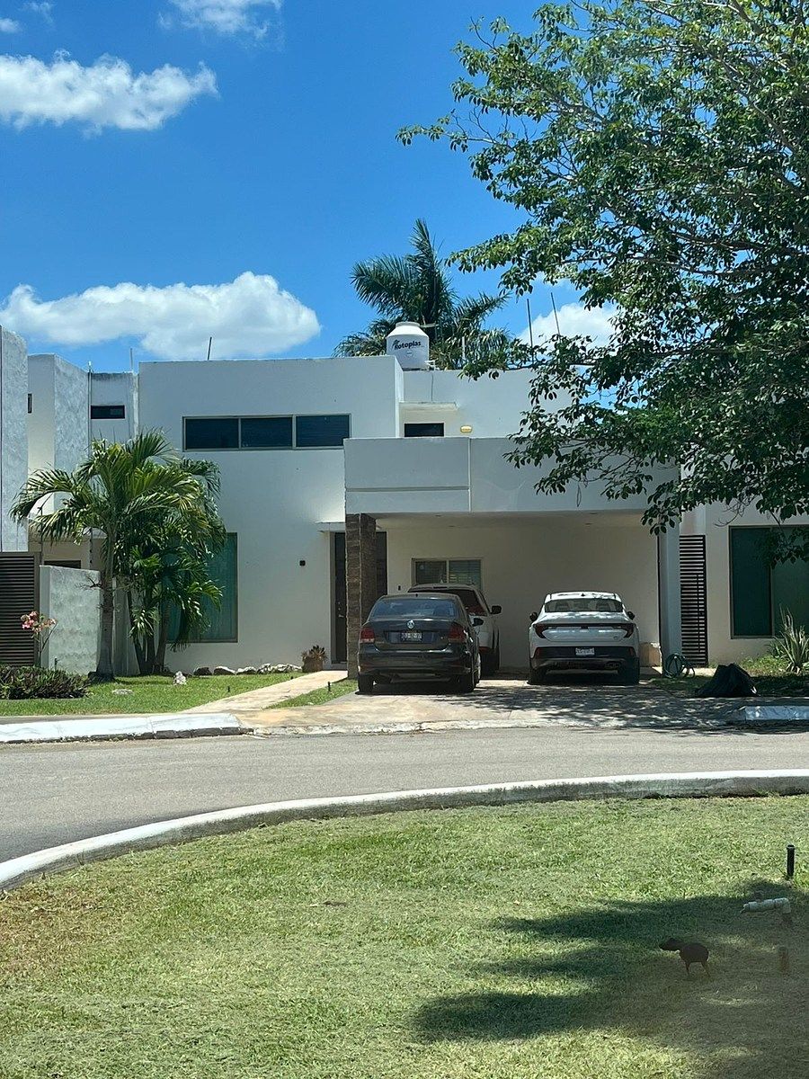 Casa à venda em Bosques de Conkal., foto 1 de 3
