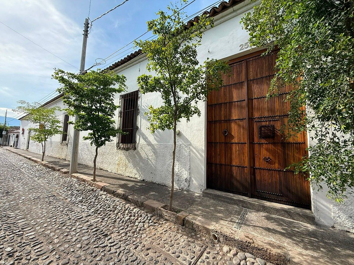 Venta casa en el Centro de Comala, foto 1 de 23