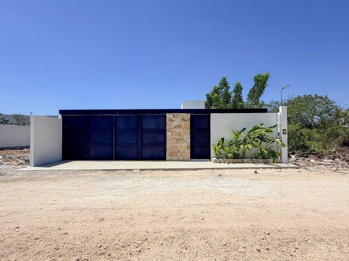 CASA EN DZITYA DE UNA PLANTA, foto 1 de 26