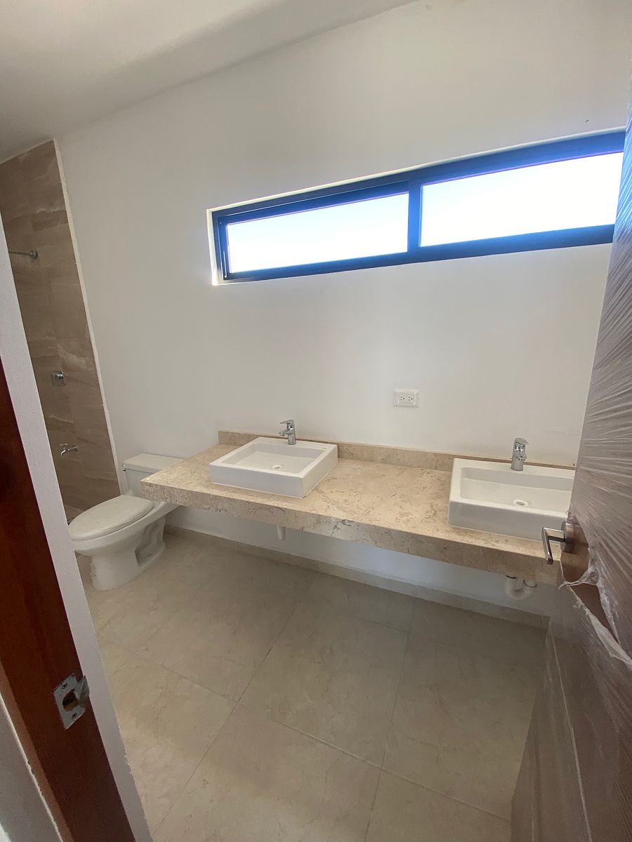 Baño Recámara Principal, foto 10 de 28