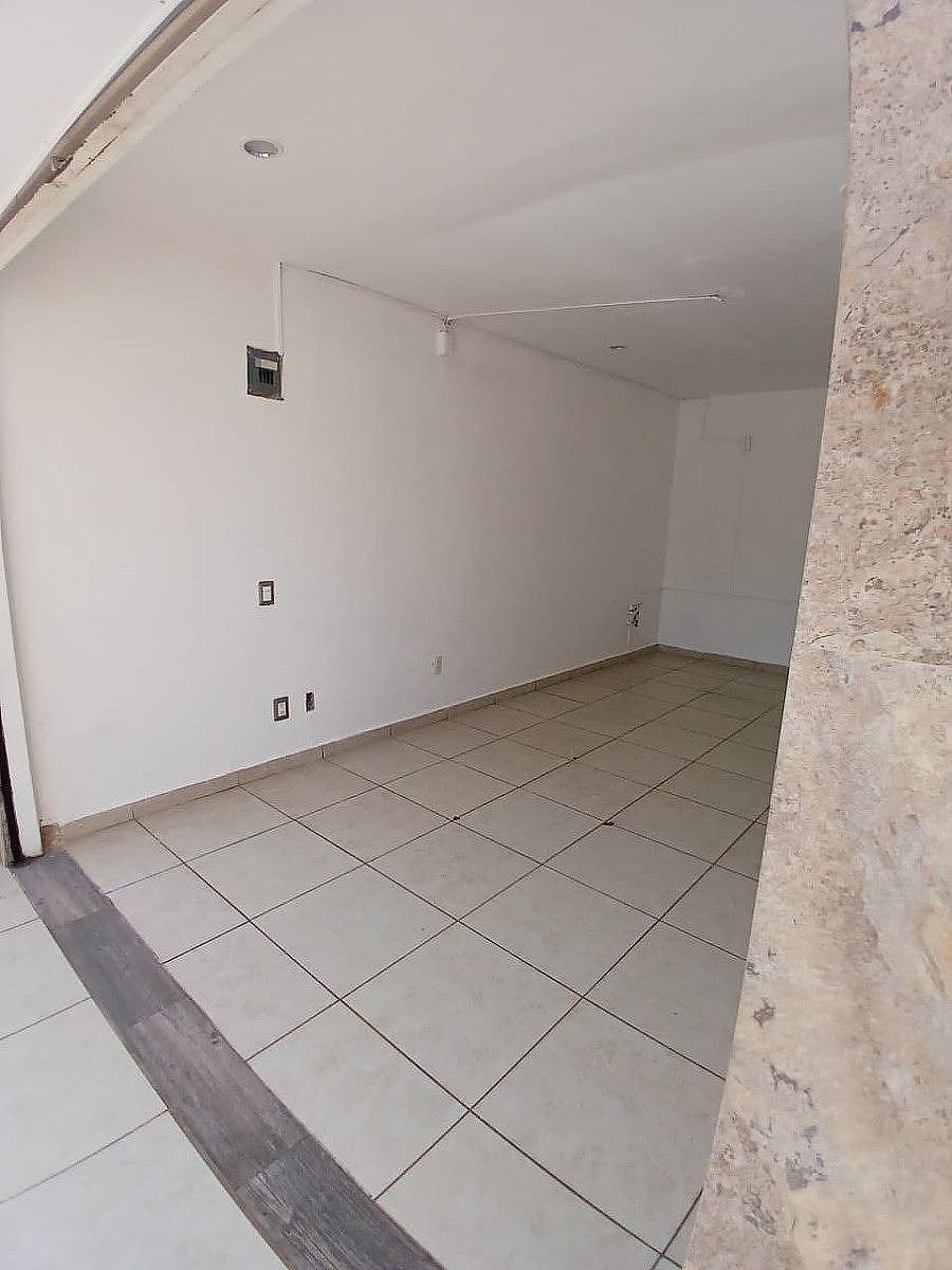 Renta de Local Comercial de 16.2 m² en Av de Los Maestros #284, foto 1 de 6