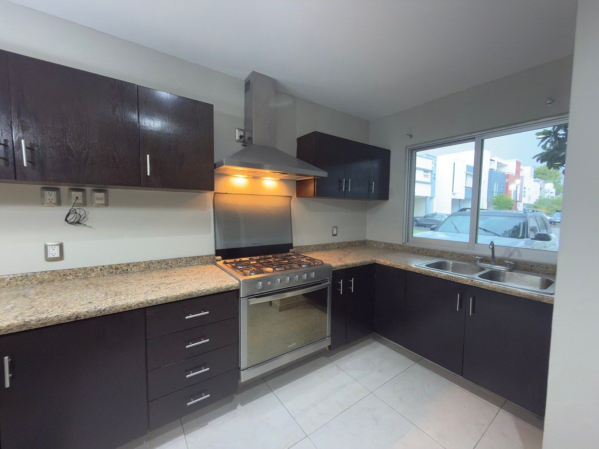 SE RENTA CASA EN SOLARES, foto 1 de 16