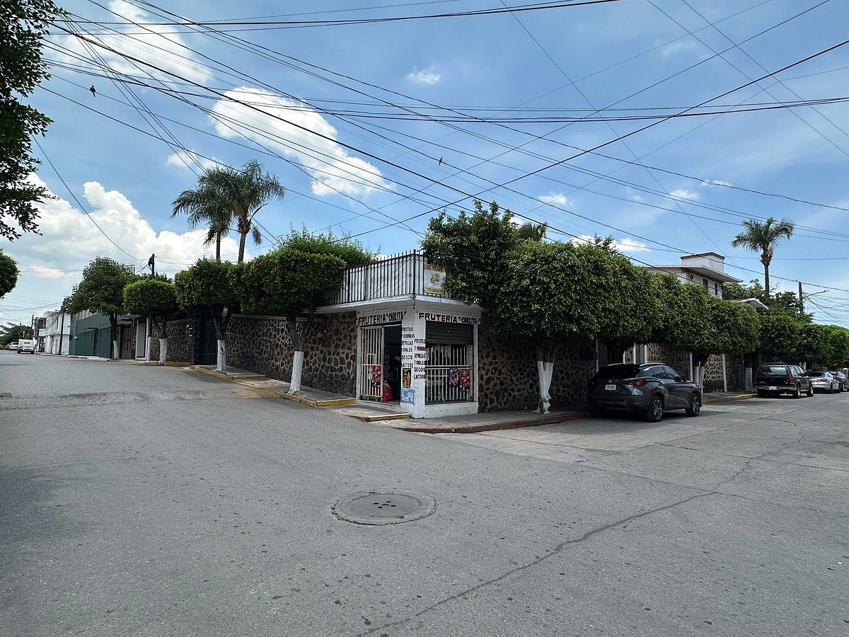 CASA ESTILO MEXICANO CON AMPLIO TERRENO Y POTENCIAL DE INVERSIÓN EN CUERNAVACA, foto 1 de 30