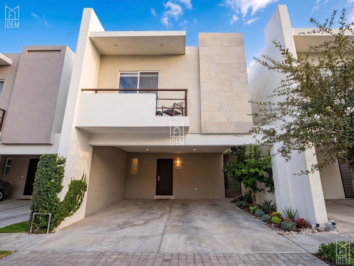 0121 - Casa en Venta en Apodaca Col Arbado Castañares, foto 1 de 24