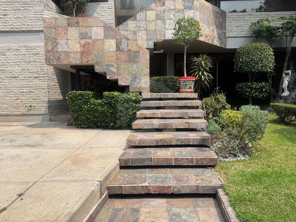 Casa en Bosques de las Lomas en renta, foto 1 de 50