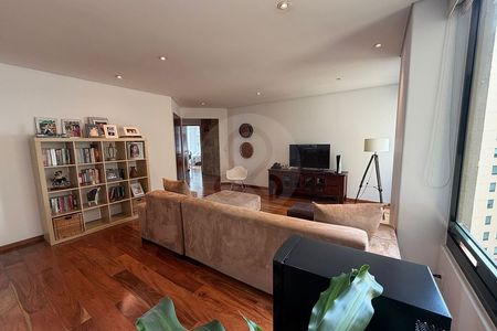 Incredible opportunity, apartment in Puerta del Lago