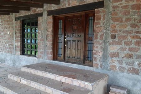 CASA DE CAMPO EN VENTA CON ALBERCA Y AMPLIO TERRENO, HUIMILPAN, QRO.