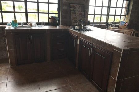 CASA DE CAMPO EN VENTA CON ALBERCA Y AMPLIO TERRENO, HUIMILPAN, QRO.