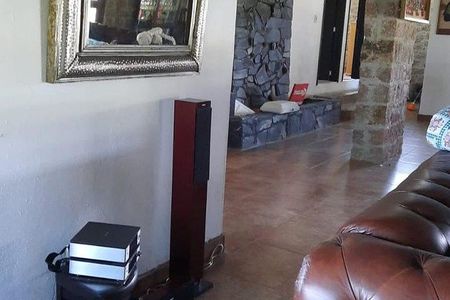 CASA DE CAMPO EN VENTA CON ALBERCA Y AMPLIO TERRENO, HUIMILPAN, QRO.