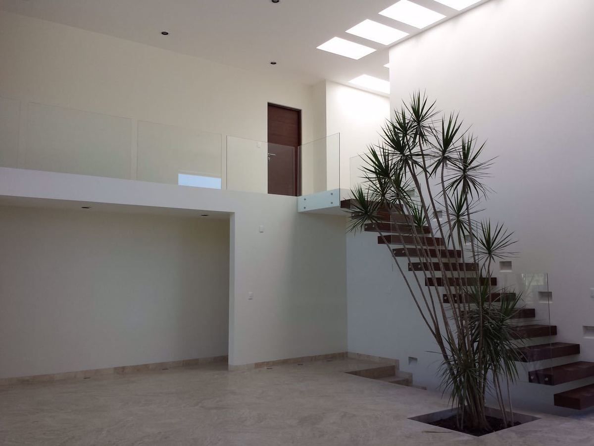 Hermosa Casa en Venta en Club Regency Jurica Querétaro | EasyBroker