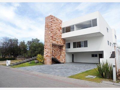 Hermosa Casa en Venta en Club Regency Jurica Querétaro | EasyBroker