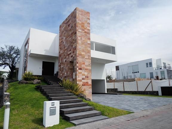 Hermosa Casa en Venta en Club Regency Jurica Querétaro | EasyBroker