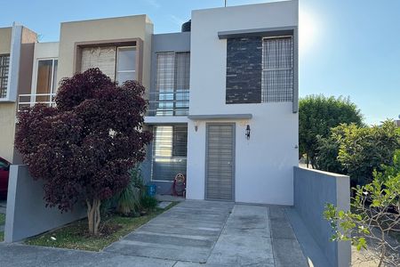 Casa en renta en coto, Parques de Tesistan