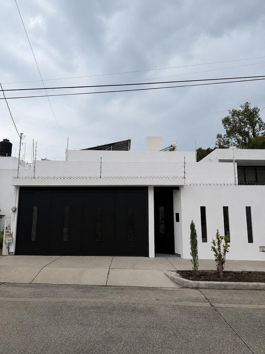 CASA REMODELADA EN RESIDENCIAL VICTORIA, foto 1 de 40