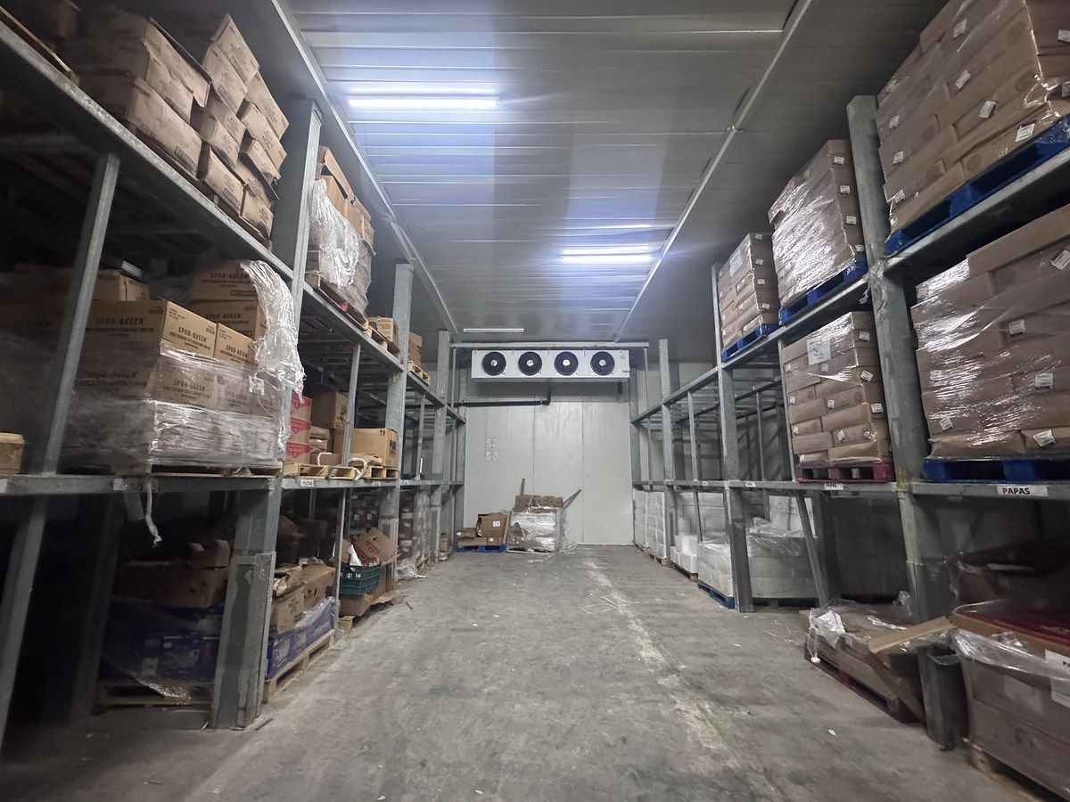 RENTA DE BODEGA CON CÁMARA FRÍA, OFICINA Y ANDÉN, foto 1 de 9