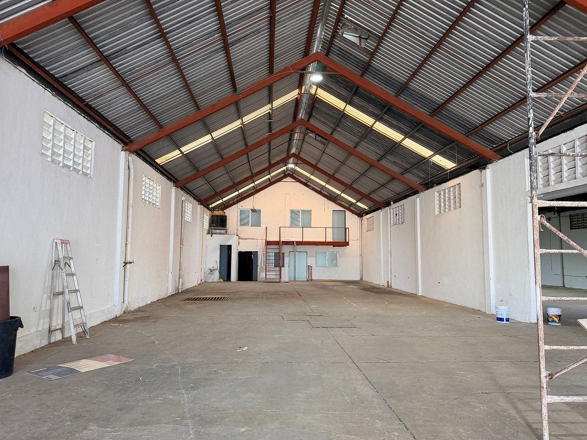 BODEGA COMERCIAL DE 750 M2 SOBRE AVENIDA, ZONA NORTE DE MERIDA, foto 1 de 20