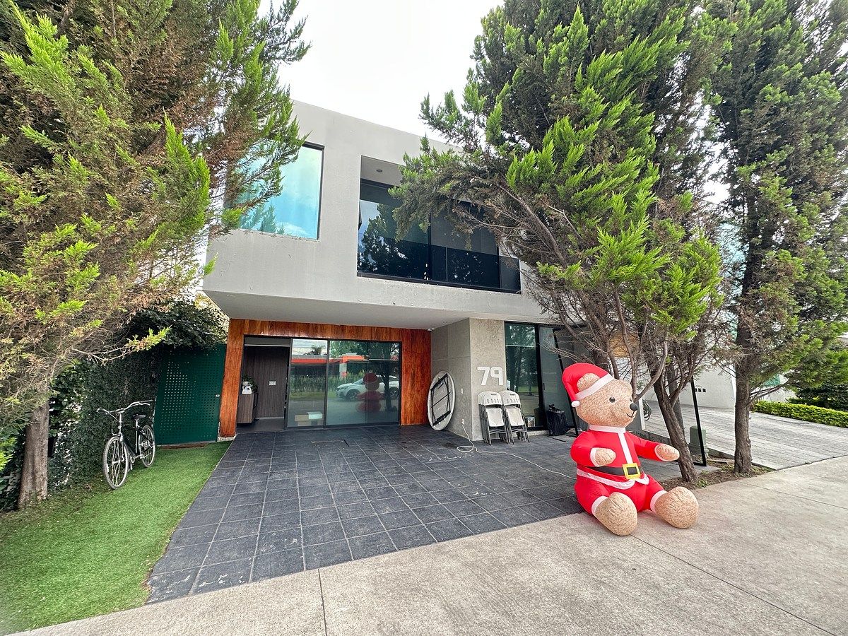 Casa en Venta en Solares dentro de coto, foto 1 de 38