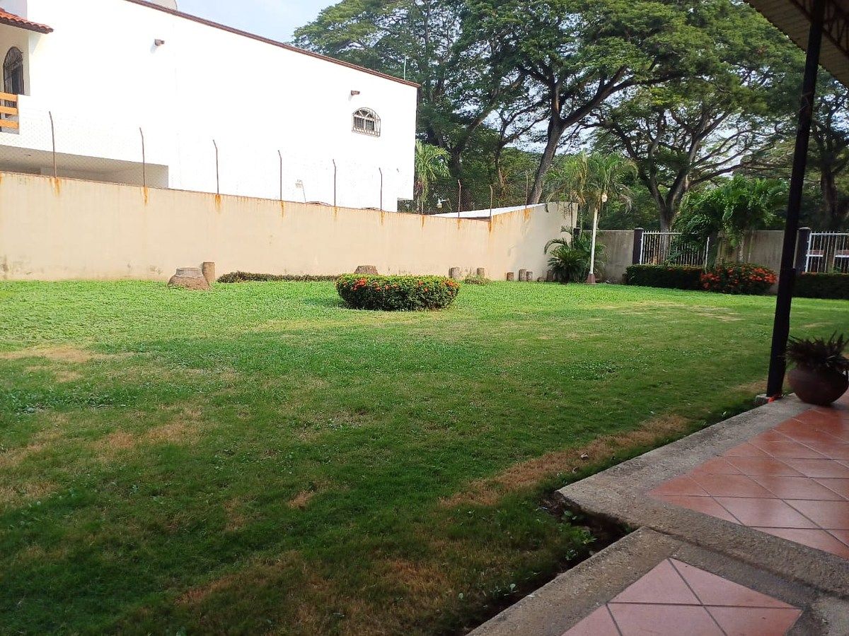 Terreno Comercial, foto 1 de 10