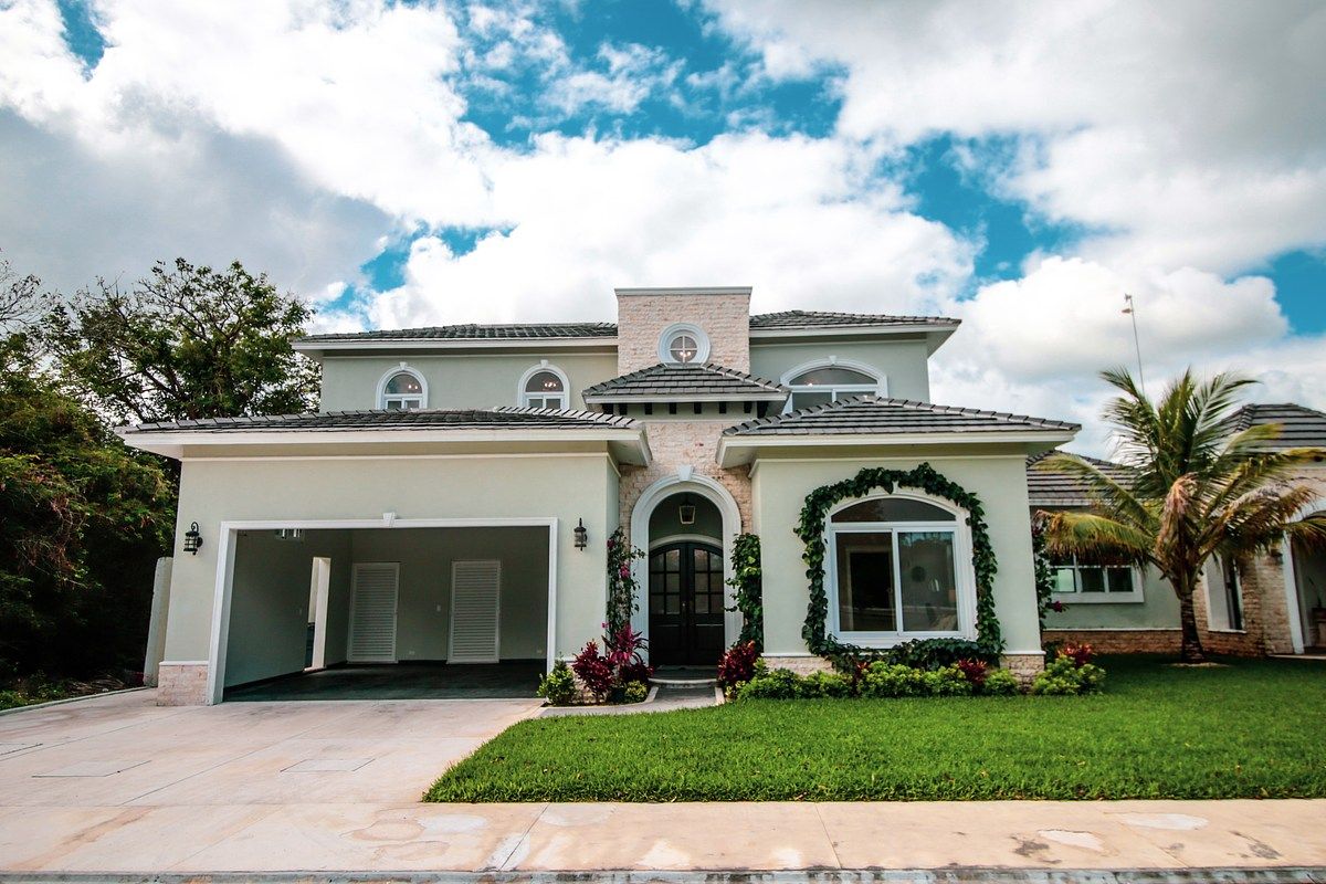 CASA RESIDENCIAL  AMUEBLADA ESTILO CALIFORNIANO- JARDINES REJOYADA, foto 1 de 29