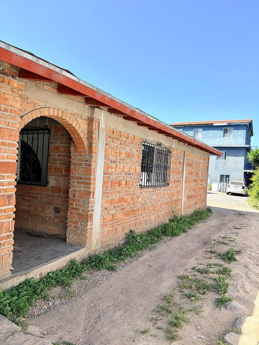 Edificio en Eduardo Crosthwhite, Playas de Rosarito, foto 2 de 37